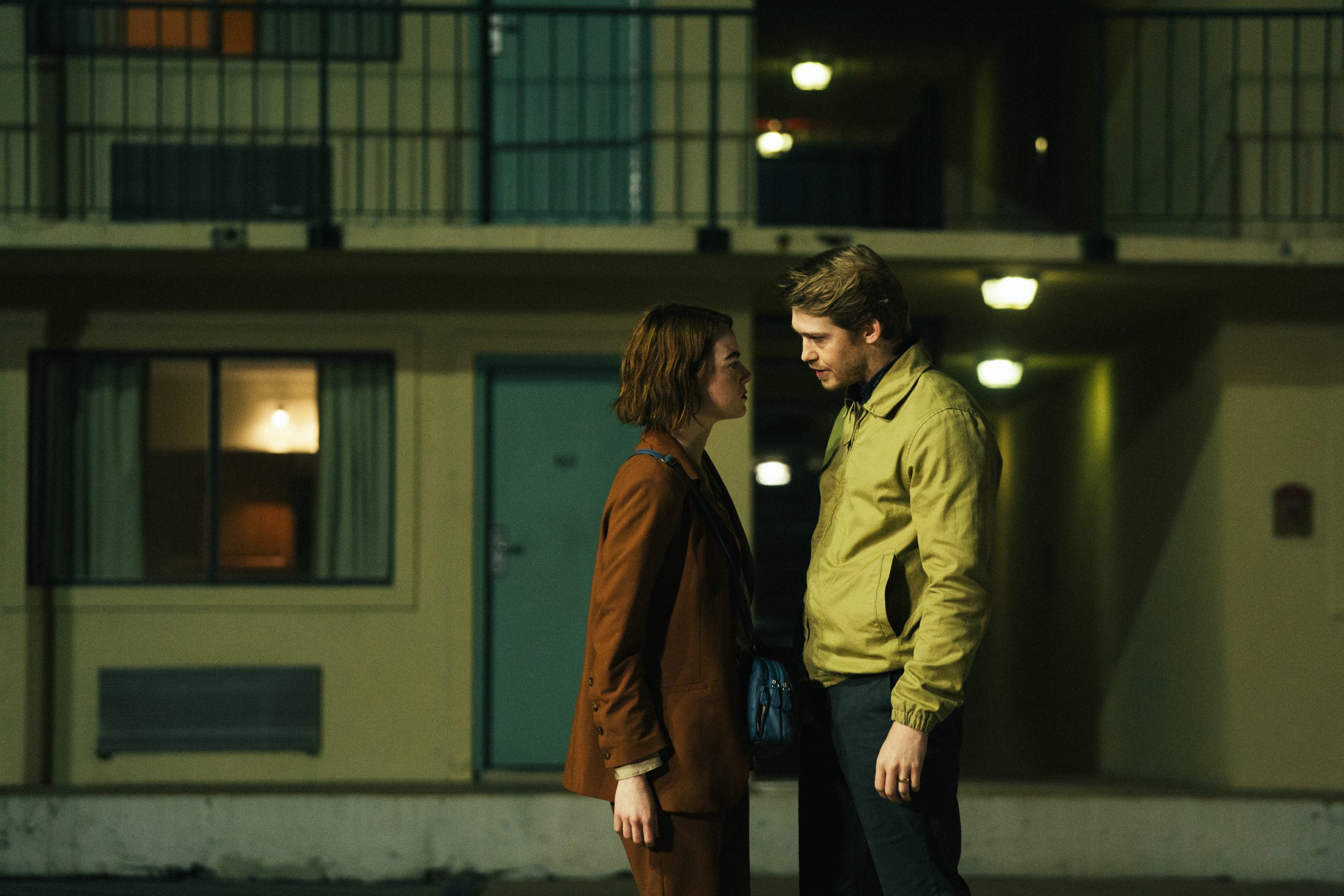 El director de La Favorita y Pobres Criaturas regresa con Kinds of kindness, un relato tríptico interpretado por Emma Stone, Jesse Plemons, Willem Dafoe, Martgaret Qualley, Hong Chau, Joe Alwyn, Mamoudou Athie y Hunter Schafer .