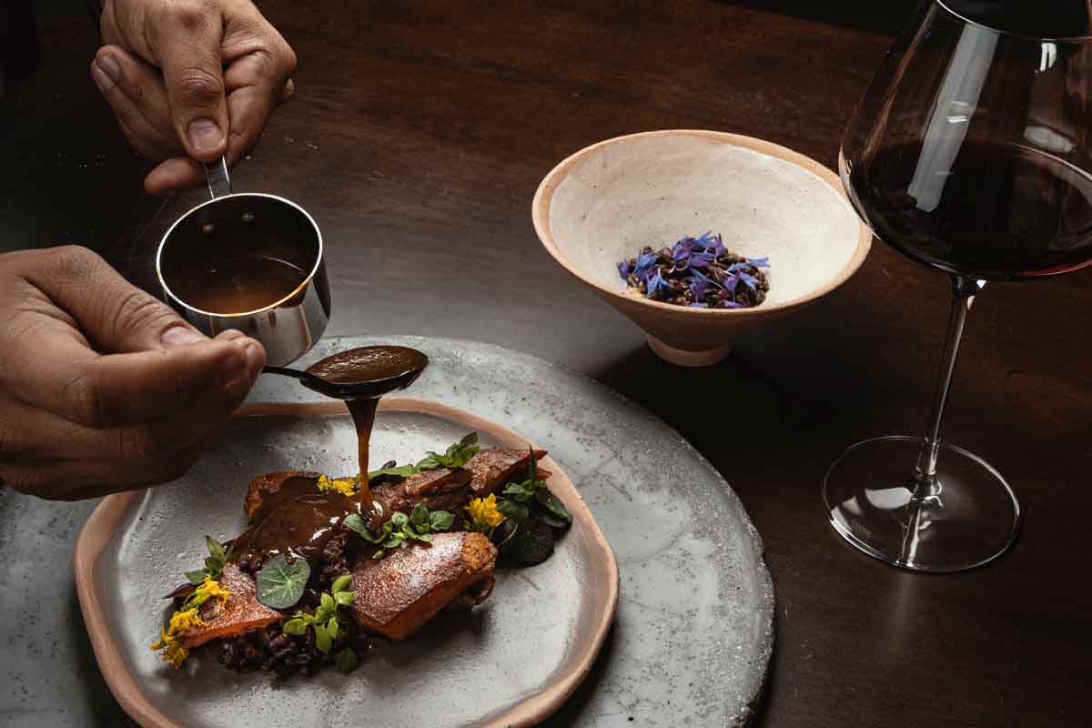 El restaurante DEBORA se encuentra en Bogotá
