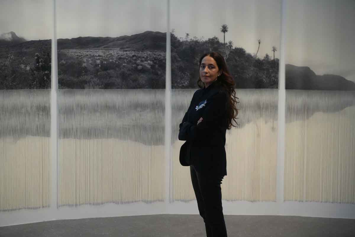 Ana González en su exposición Llovizna