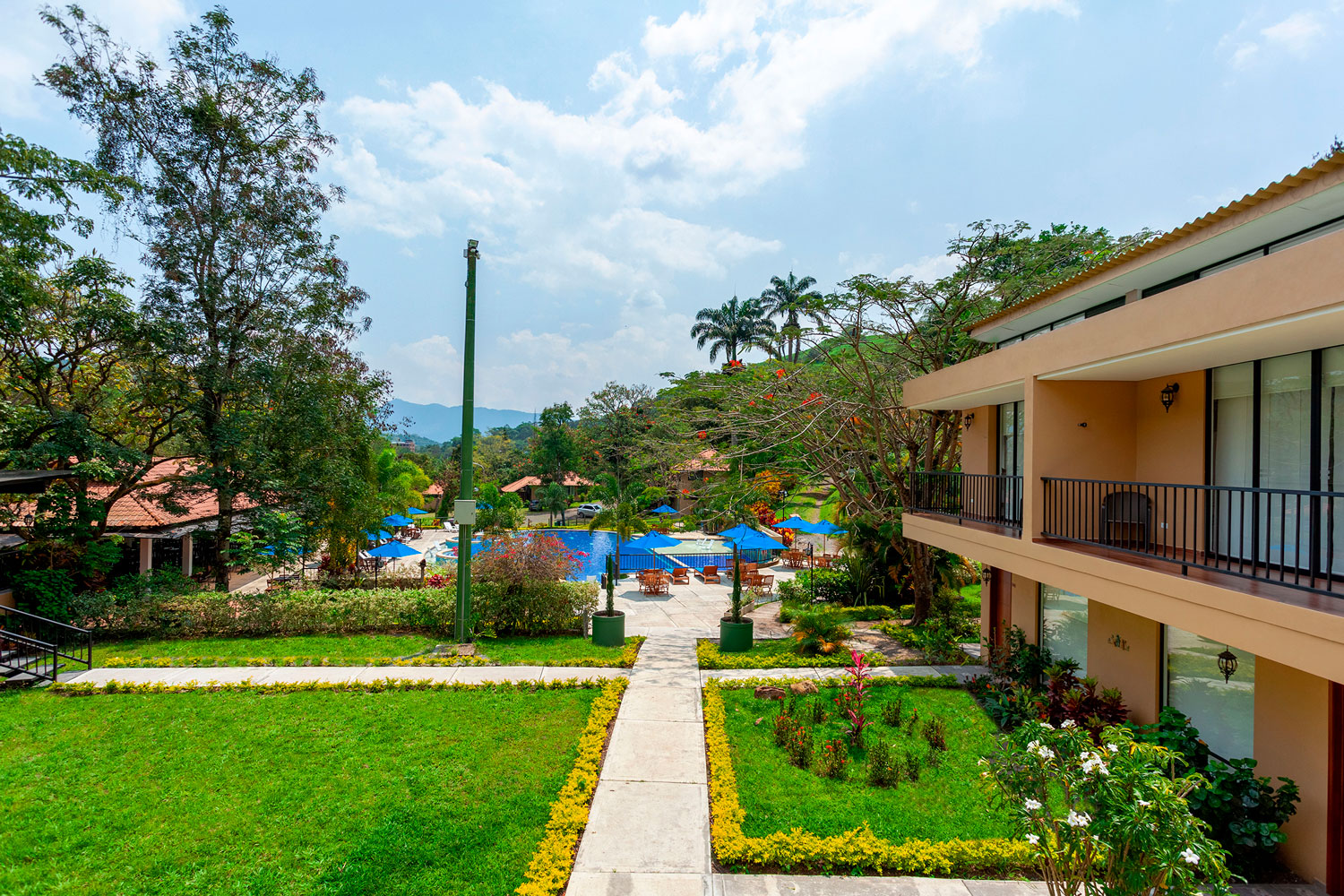 Nana hotel villeta