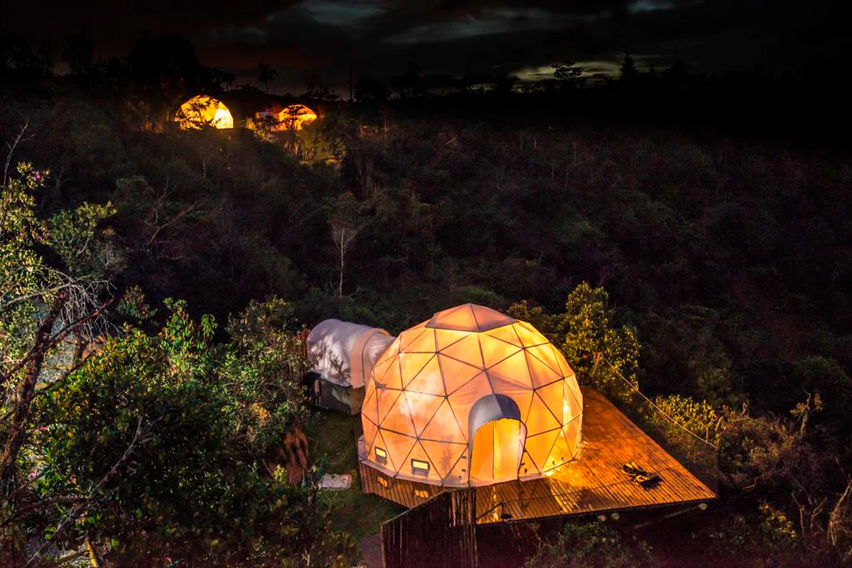 glamping, Facebook